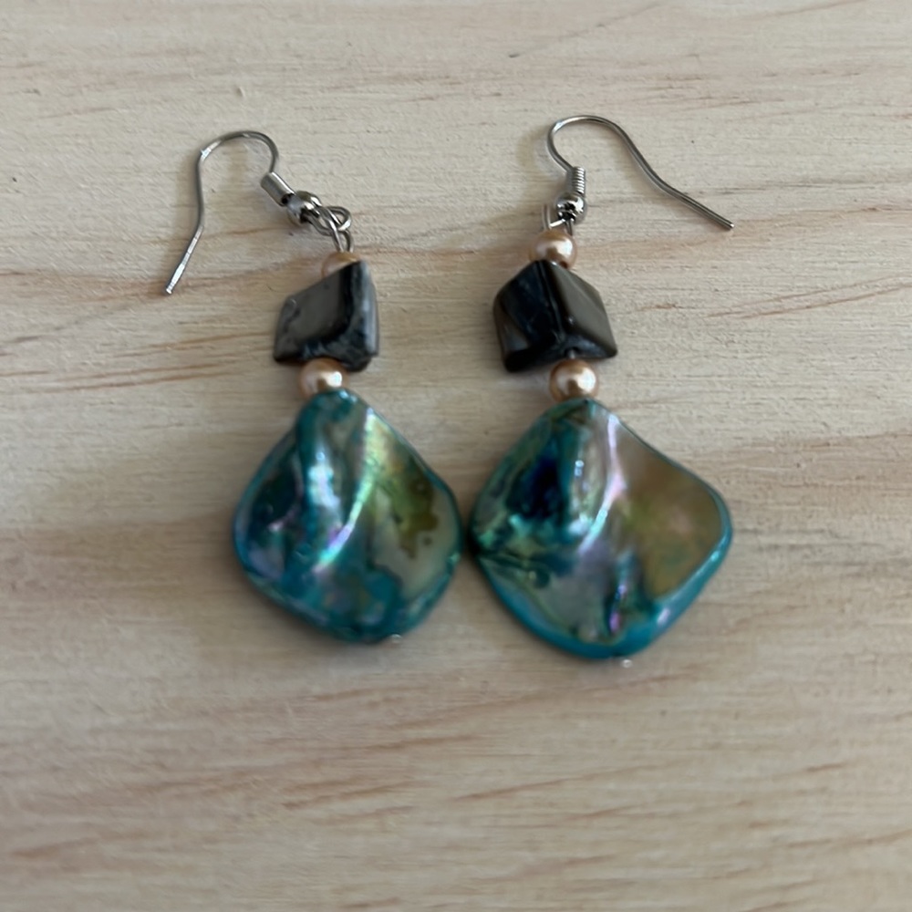 Dangle Shell Earrings Handmade - Picture 2 of 6